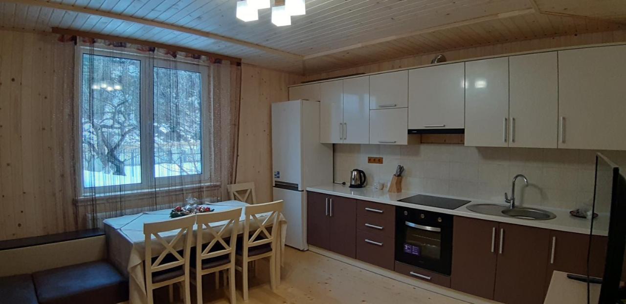 Котедж Під Горою Tatariv Ngoại thất bức ảnh